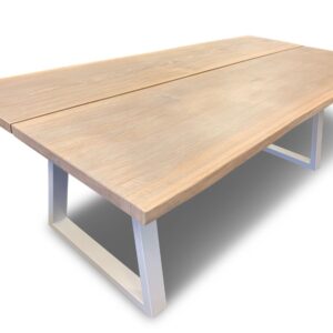 Plankebord med hvide trapez ben