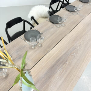 Hvidolieret plankebord på 310 cm