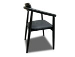 Sort spisestol med ryg
