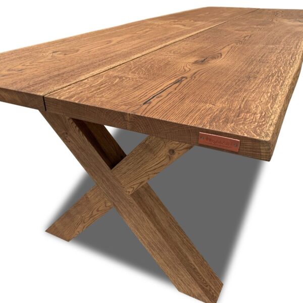 Rustik plankebord med naturkant