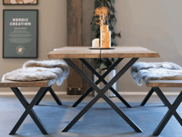 Bænk og bord i massiv eg