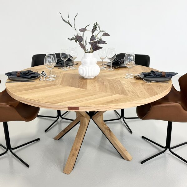 Rundt sildebensbord med træben