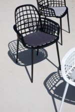 Sort udendørs stol